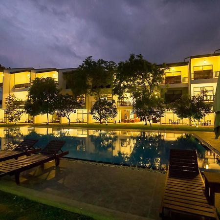 Grand Tamarind Lake Kataragama Exterior photo