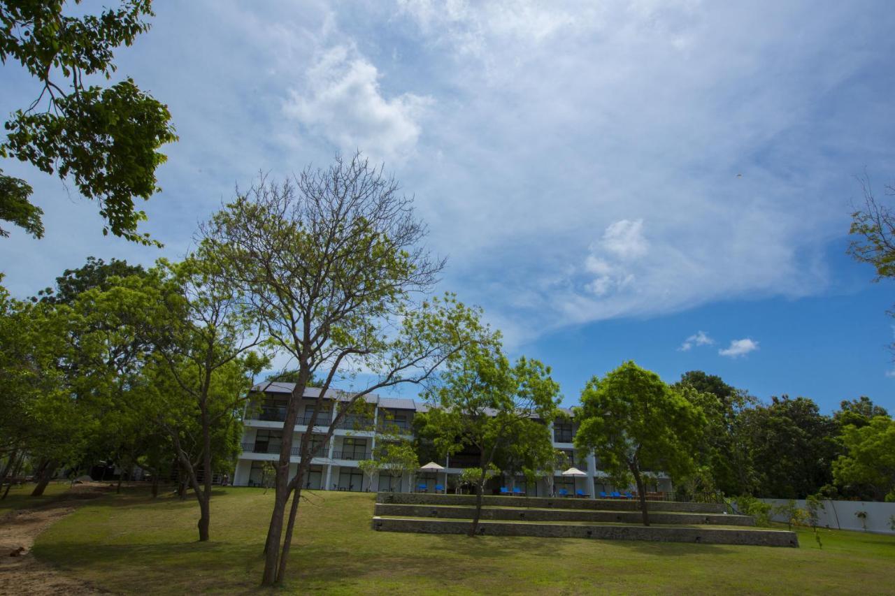 Grand Tamarind Lake Kataragama Exterior photo