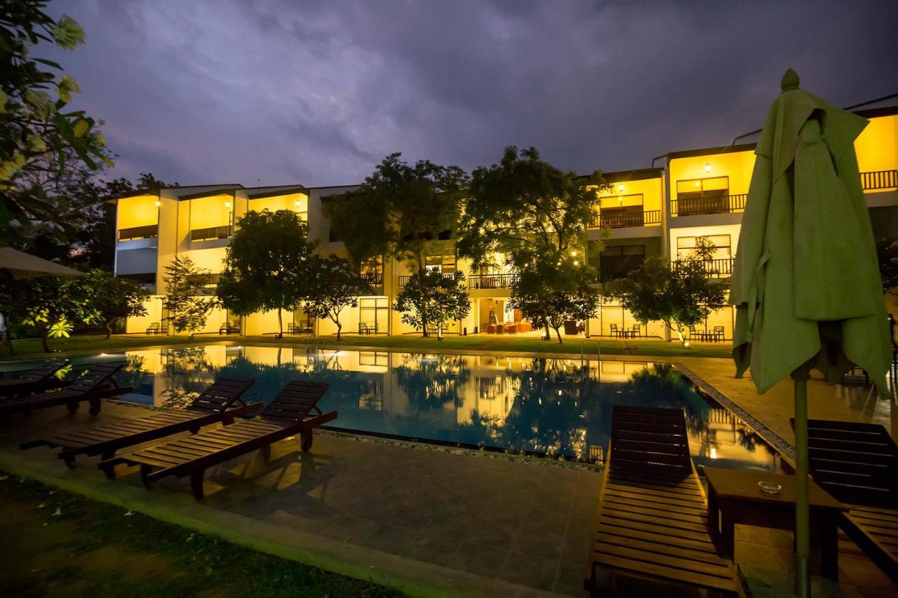 Grand Tamarind Lake Kataragama Exterior photo